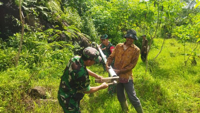 Babinsa Dukung Pipanisasi Sawah Pasuruhan
