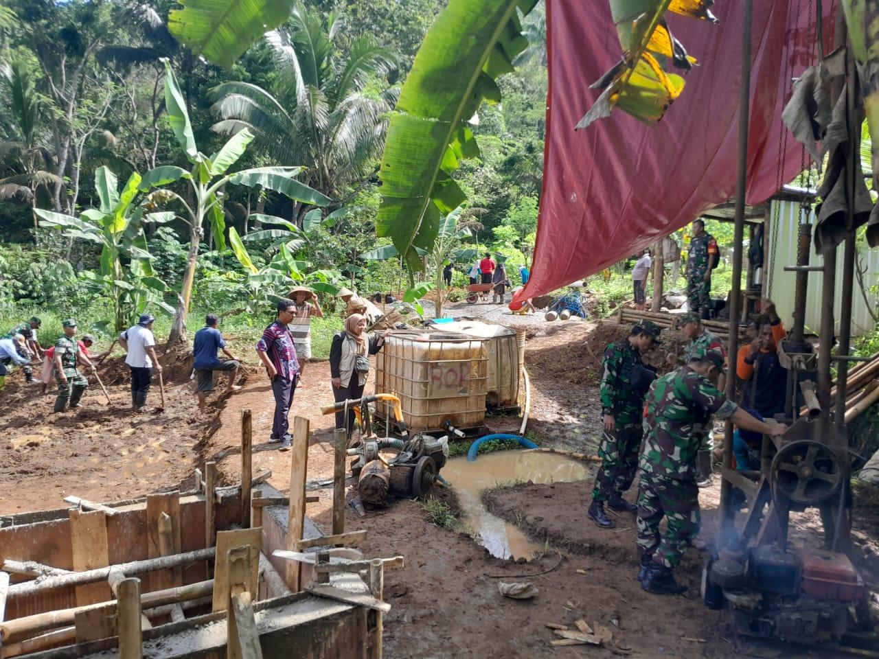Babinsa Koramil 01 Banjarnegara Dukung Irigasi Pertanian