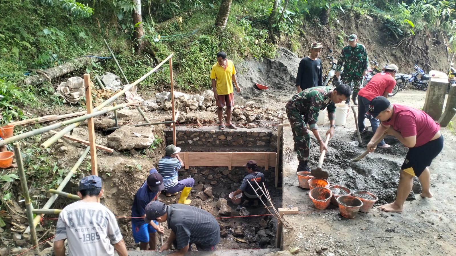 Gotong Royong Bangun Pondasi TMMD Perkokoh Akses dan Kebersamaan di Gumelem Kulon