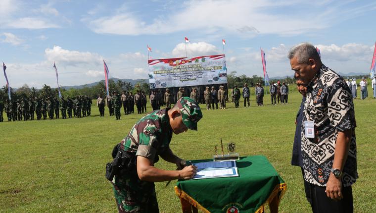 Dandim Letkol Czi Teguh Prasetyanto Tutup TMMD Sengkuyung di Banjarnegara