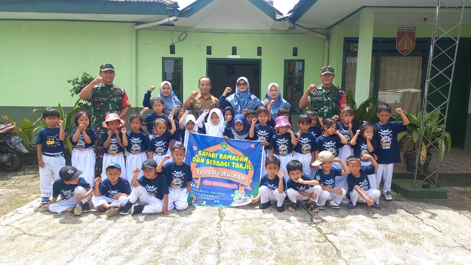 Serka Heru Karmanto dan Sertu Tohar Sambut Kunjungan TK PGRI Purwodadi ke Koramil 04 Karangkobar