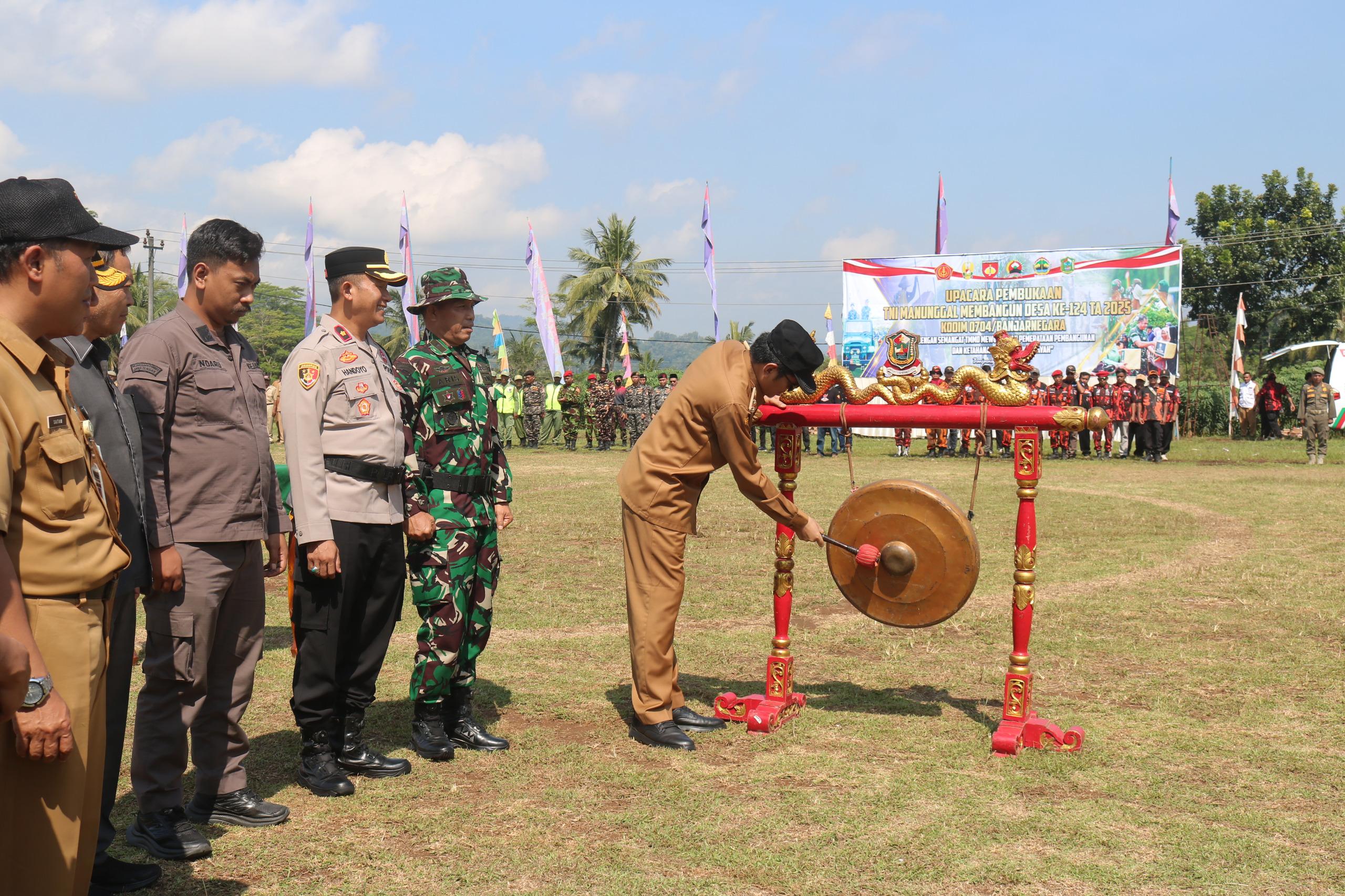 TMMD Sengkuyung Tahap II 2025 Resmi Dibuka Sinergi Bangun Desa Satukan Kekuatan