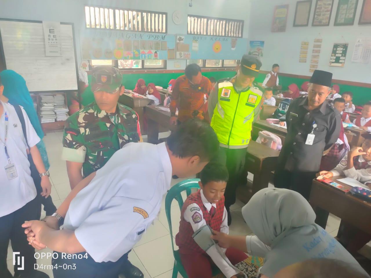 Serka Heru Mewakili Danramil Menghadiri Launcing Pemeriksaan Kesehatan Gratis Usia Sekolah Dasar