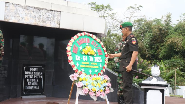 Ziarah dan Tabur Bunga Wujud Penghormatan Kodim 0704 Banjarnegara pada Pahlawan