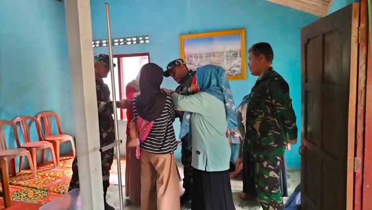 Danramil 11 Punggelan Dampingi Petugas Posyandu Wujudkan Balita Sehat