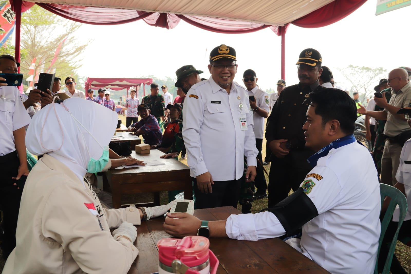 Sentuhan Kepedulian di TMMD Reguler ke-129 Wakil Bupati dan Dandim Tinjau Pelayanan Kesehatan Gratis di Gumelem Kulon