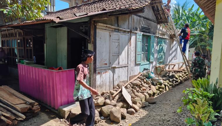 Awal Harapan Baru Kopka Supriyono dan Warga Bongkar Rumah Ibu Misem untuk Program RTLH TMMD