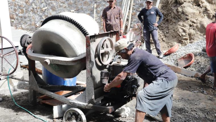 Putaran Engkol Madrohim Hidupkan TMMD