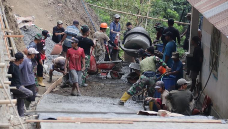 Angkong Satukan Satgas TMMD dan Warga