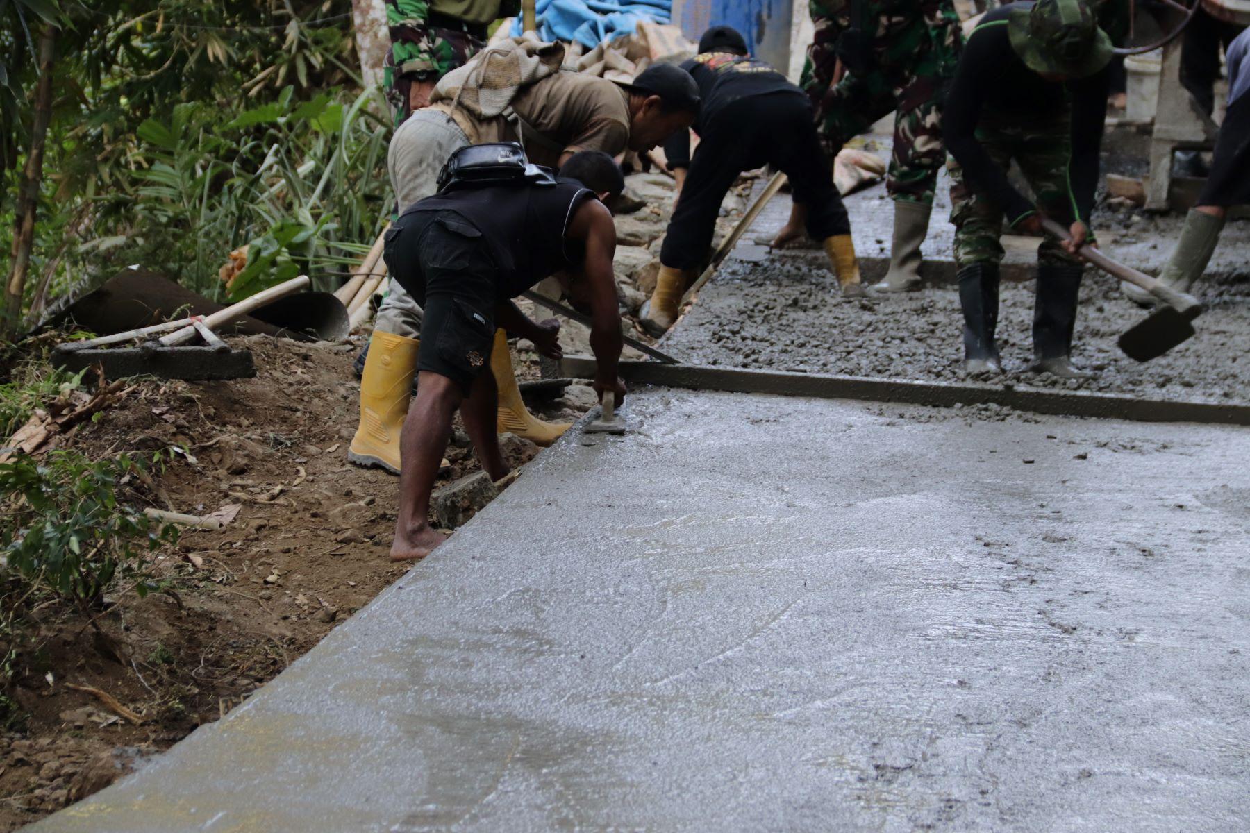 Pratu Figo Ratakan Beton Sentuhan Akhir yang Menentukan Kualitas Jalan TMMD