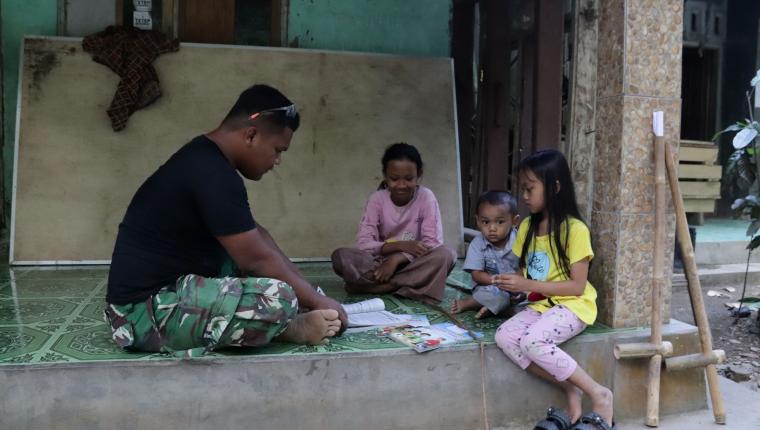 Pratu Brian Sitorus Menebar Ilmu untuk Generasi Desa