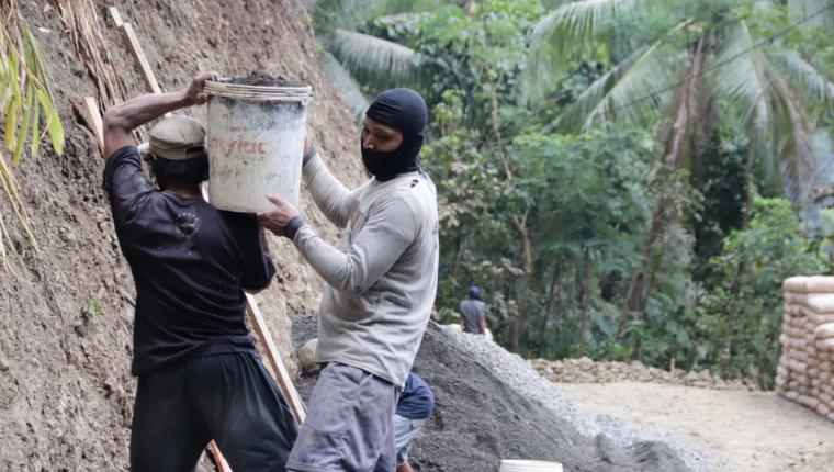 Langsir Pasir Tanpa Lelah Sanudin Ikut Wujudkan Jalan Impian Desa