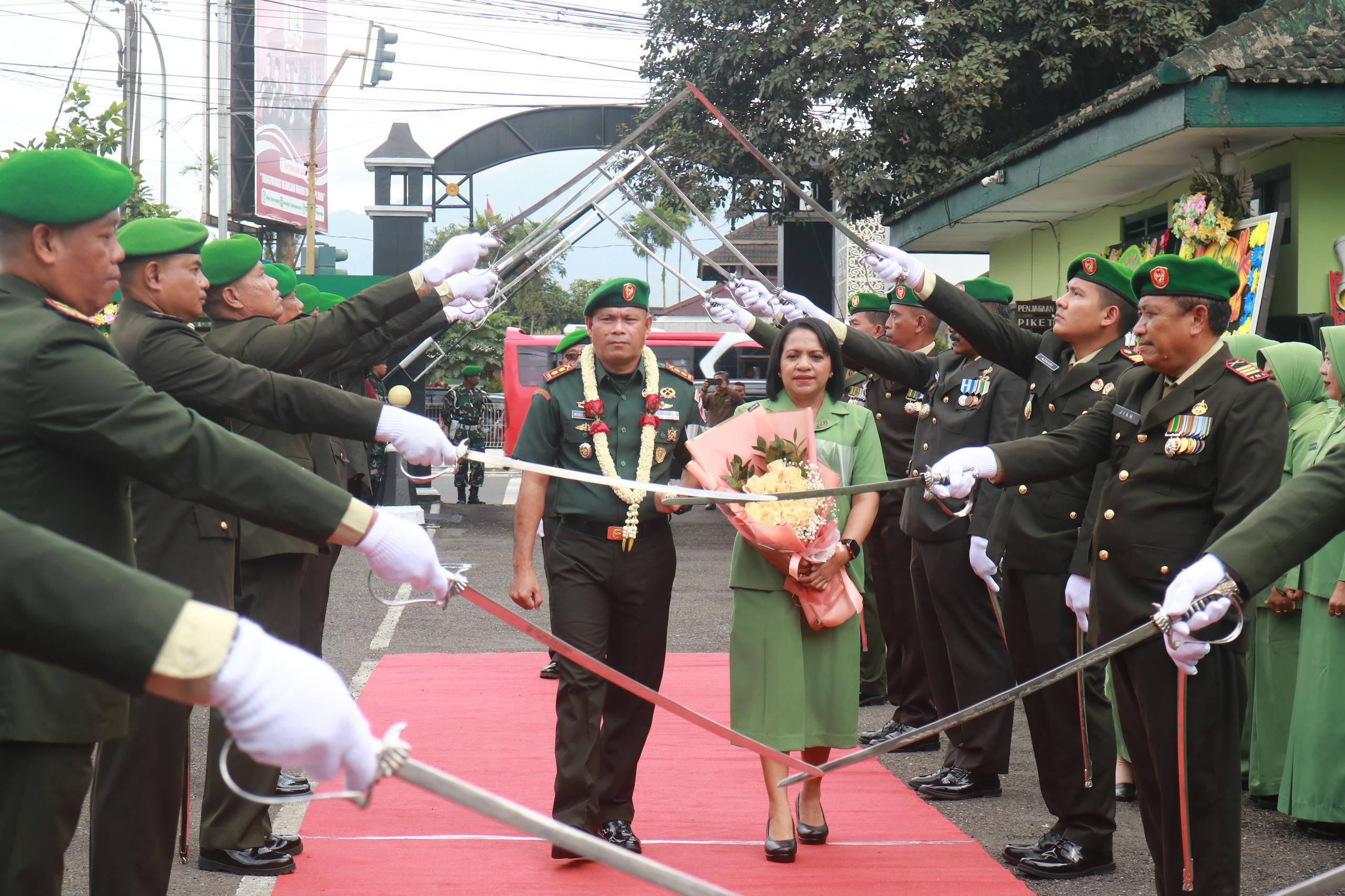 Suasana Haru Iringi Lepas Sambut Dandim 0704 Banjarnegara