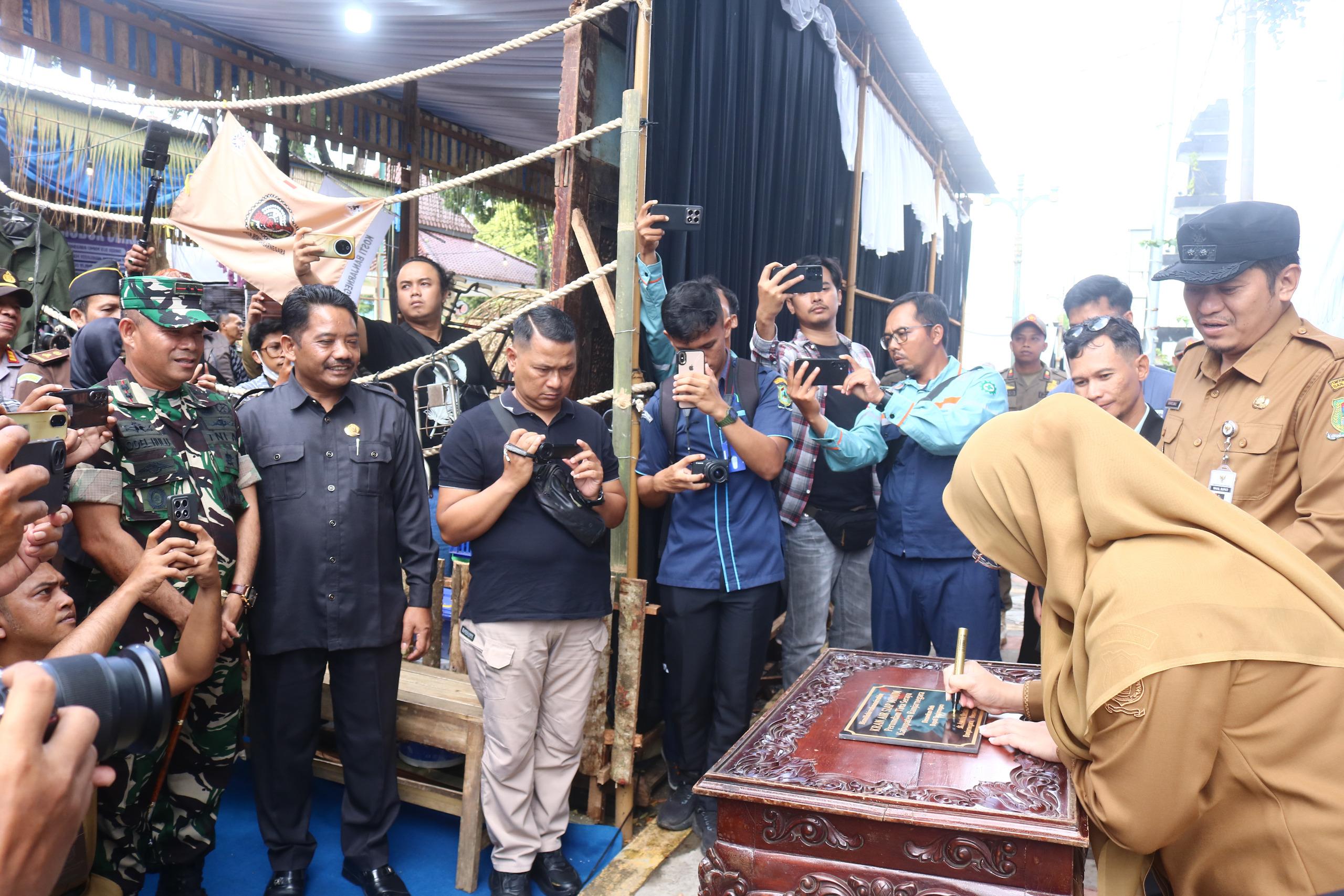 Dandim 0704 Banjarnegara Hadiri Pembukaan Pasar Rakyat 2025