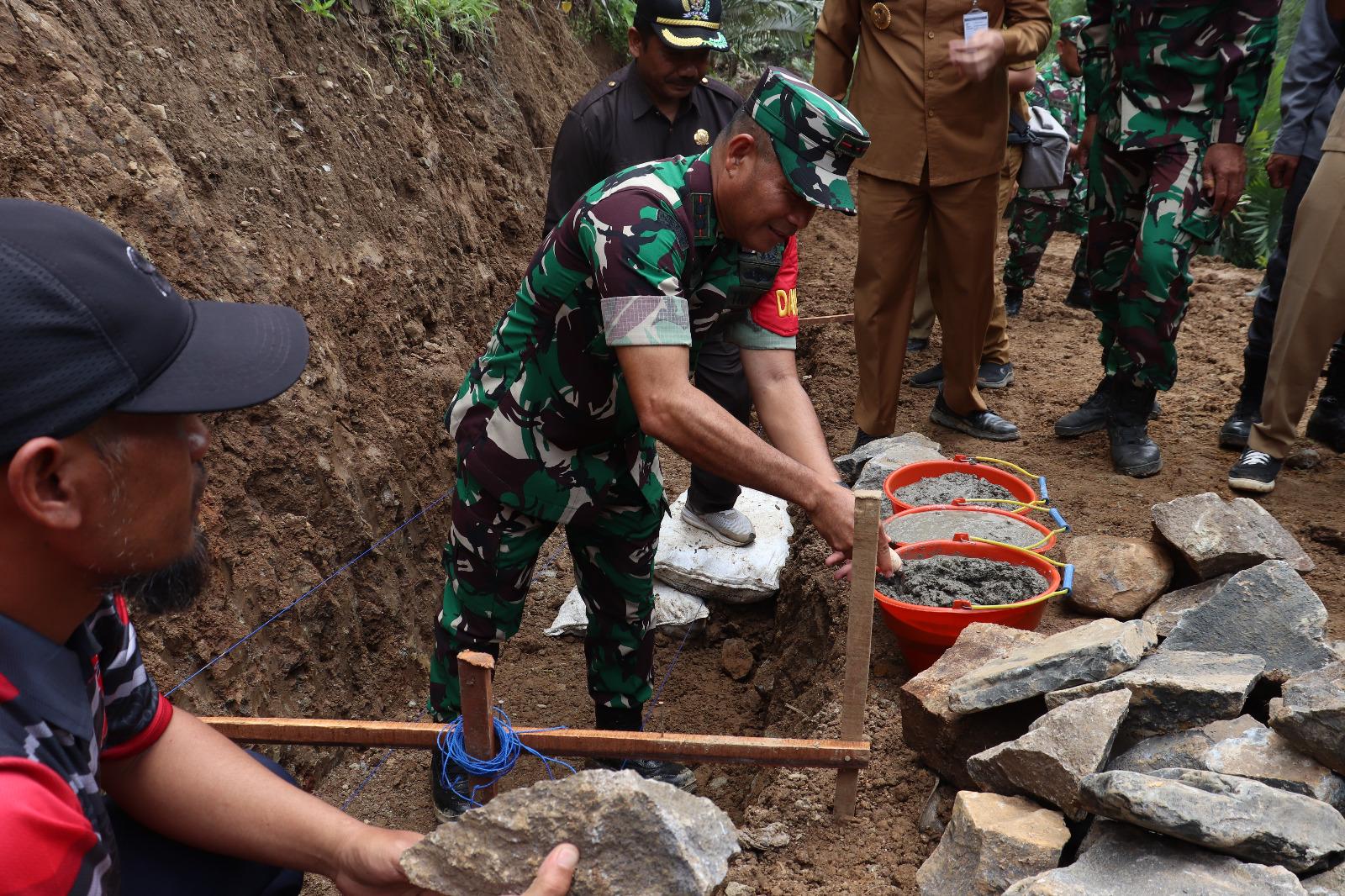 TNI-Pemda Satukan Langkah Bangun Desa Pagentan