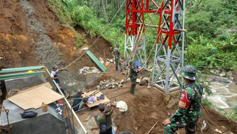 Semangat Gotong Royong Warnai Pembangunan Jembatan Gantung Garuda di Punggelan