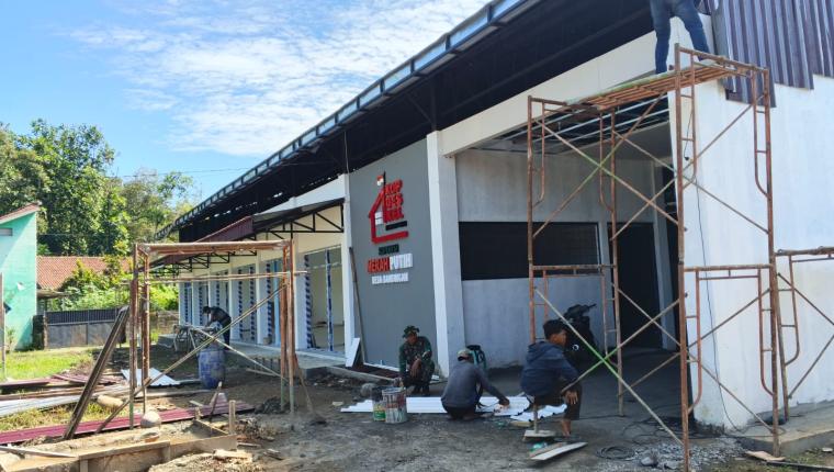 Di Balik Rangka Atap KDKMP Bandingan Semangat Gotong Royong Terus Terjaga