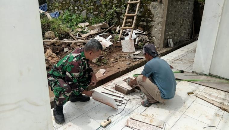 Teras Mulai Tertata Sentuhan Akhir KDKMP Desa Kemiri Kian Terlihat