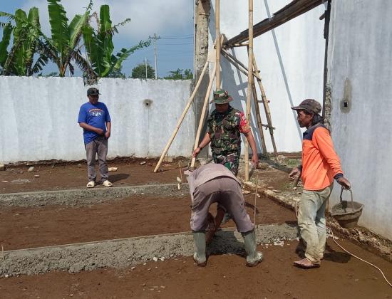 Babinsa Dampingi Progres Pembangunan KDKMP Desa Karangondang