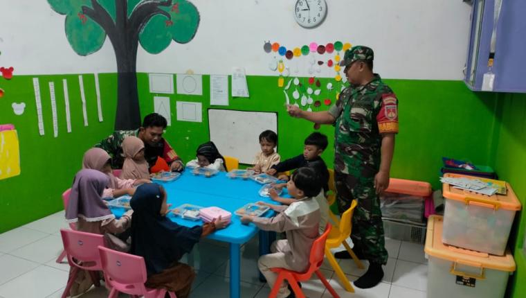 Distribusi Makan Bergizi Gratis di Bulan Puasa Siswa Bawa Pulang Bekal Buka Puasa