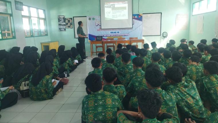 Menumbuhkan Jiwa Patriotisme Babinsa Berikan Materi Wasbang Siswa-Siswi SMK Ma'arif