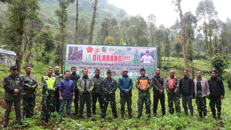 Kodim 0704 Banjarnegara dan Perhutani Jaga Napas Hutan