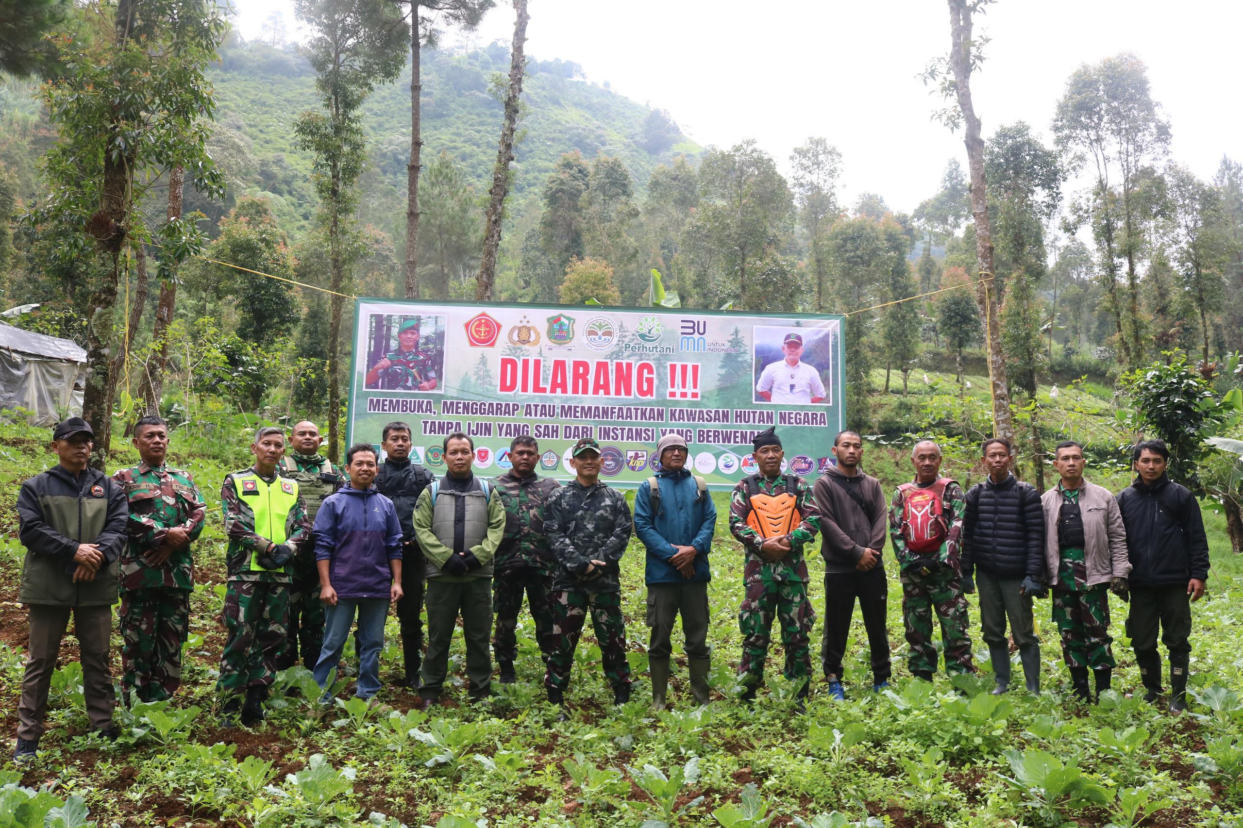 Kodim 0704 Banjarnegara dan Perhutani Jaga Napas Hutan
