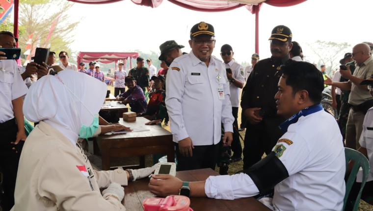 Sentuhan Kepedulian di TMMD Reguler ke-129 Wakil Bupati dan Dandim Tinjau Pelayanan Kesehatan Gratis di Gumelem Kulon